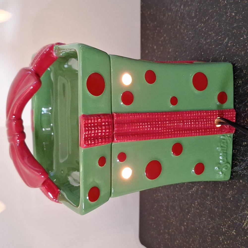 #AAB Scentsy warmer Model DSW-ALLW Happy Holidays  retired. All wrapped up - Picture 4 of 9